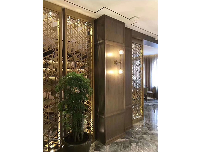 餐厅钛金隔断